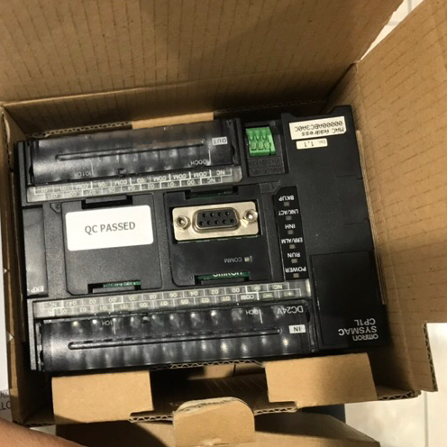 PLC Omron CP1L-EM30DR-D (Bekas)
