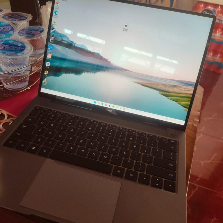 Huawei MateBook 14 inch 2K resolution i5-1135G7 512GB SSD Second Mulus Premium not macbook pro m1