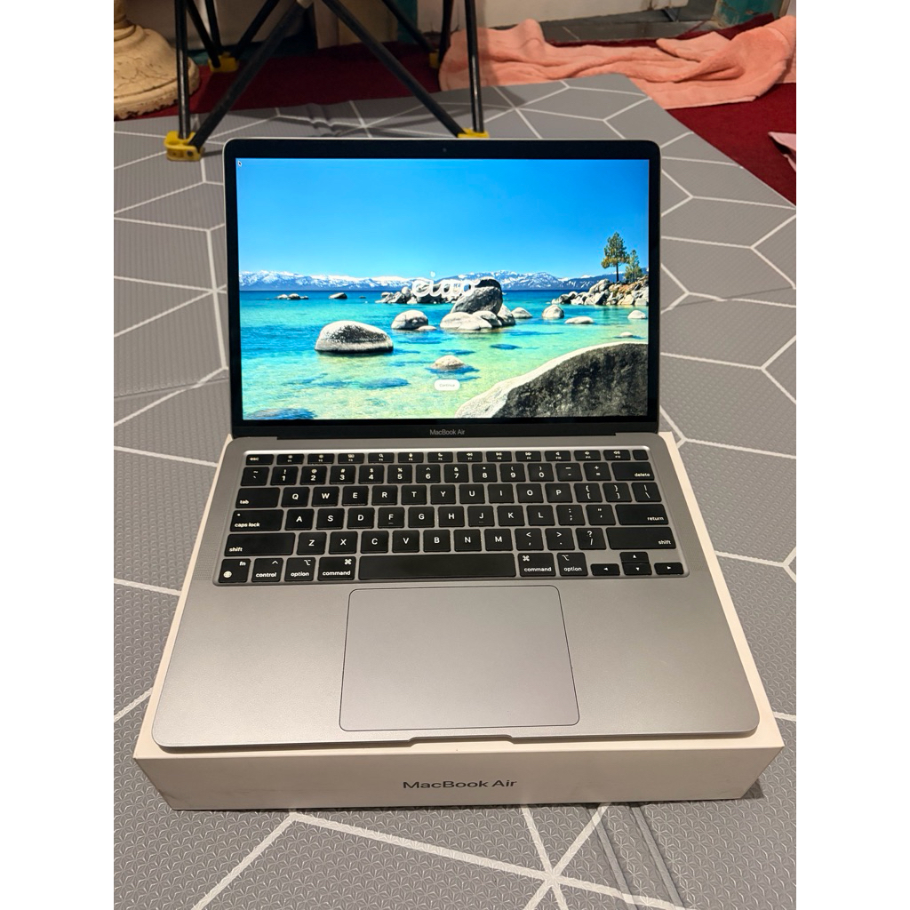 MacBook Air M1 2020 8/256GB Original iBox – Mulus & Terawat