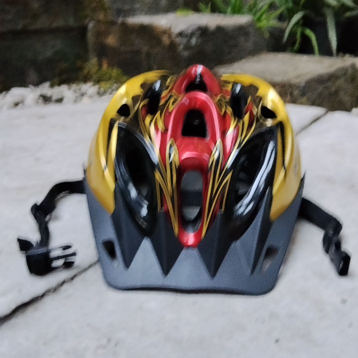 Helm sepeda wimcycle  Kondisi masih bagus