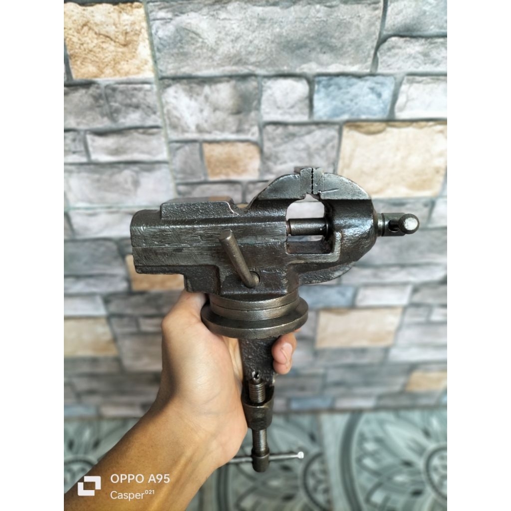 Ragum Besi Meja Mini 2,5 Inchi