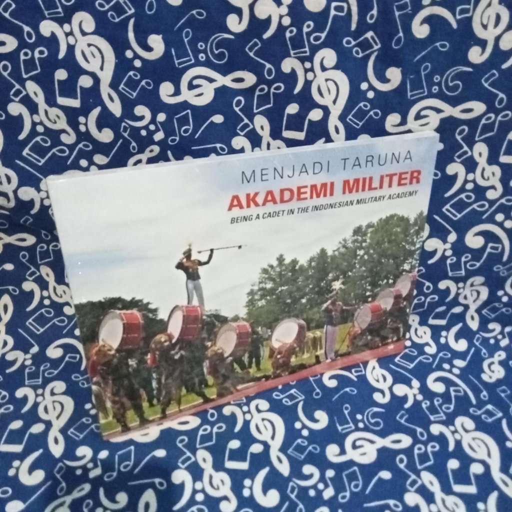 BUKU  Menjadi Taruna - Akmil - Cadet - TARUNA NUSANTARA