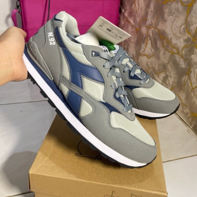 SEPATU DIADORA N92