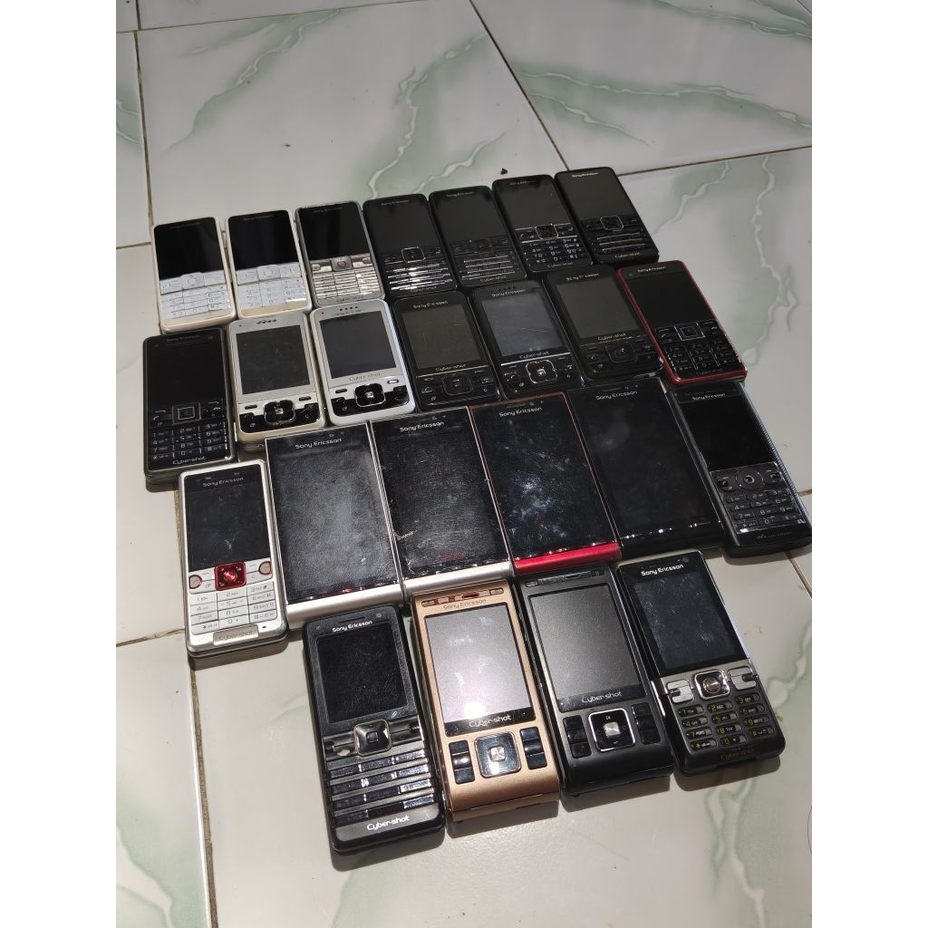 Sony Ericsson C901 (7), C902 (2), C903 (5), C905 (2), C510 (2), C702 (1), K770 (1), W980 (1), W902 (