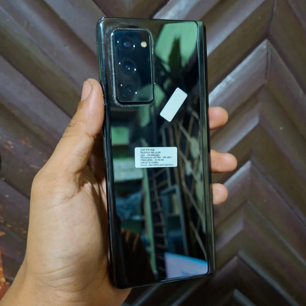 SAMSUNG GALAXY Z FOLD 2 SEIN 8 256 GB MINUS GARIS DEPAN AJA SISANYA NORMAL