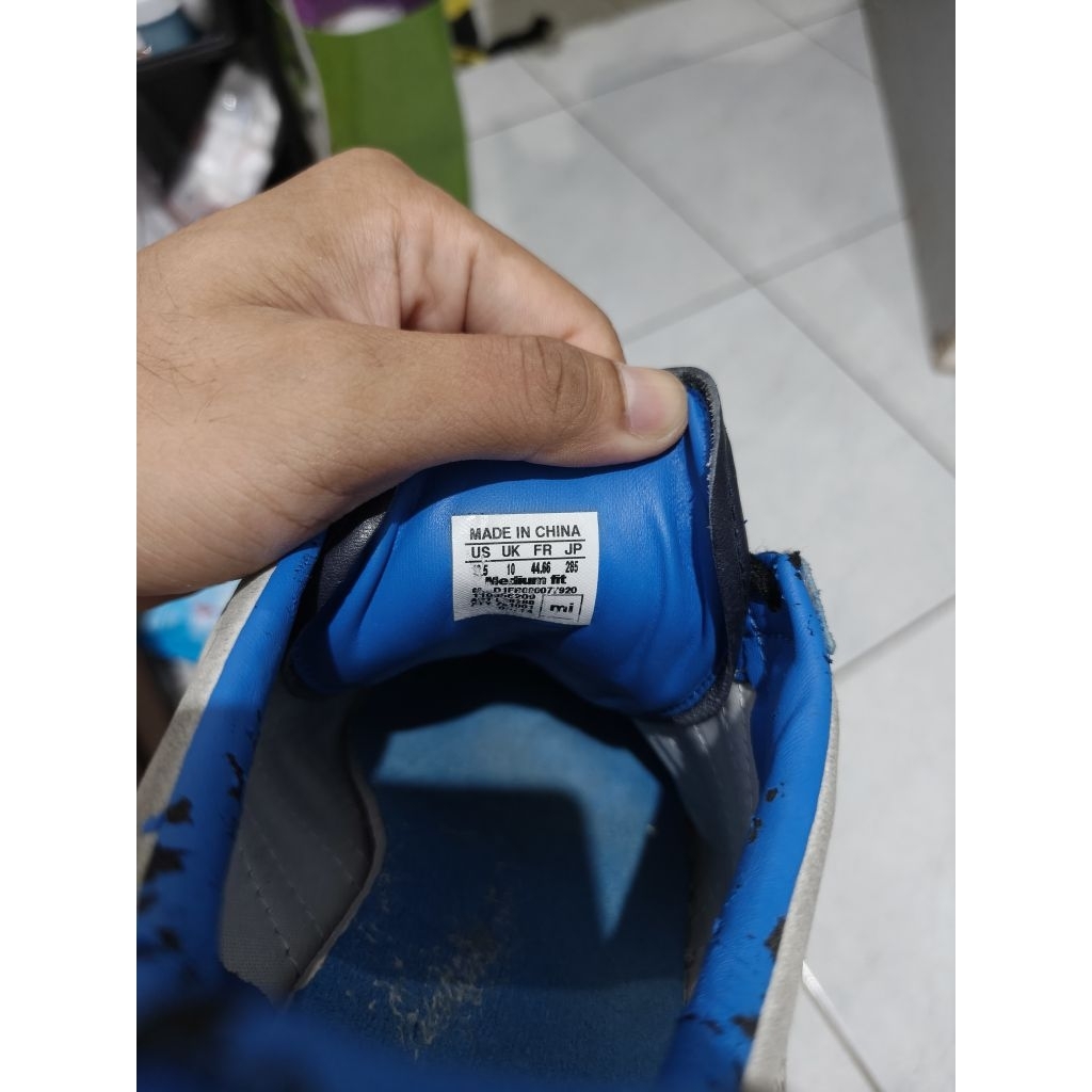 Sepatu second adidas gazzele size 44