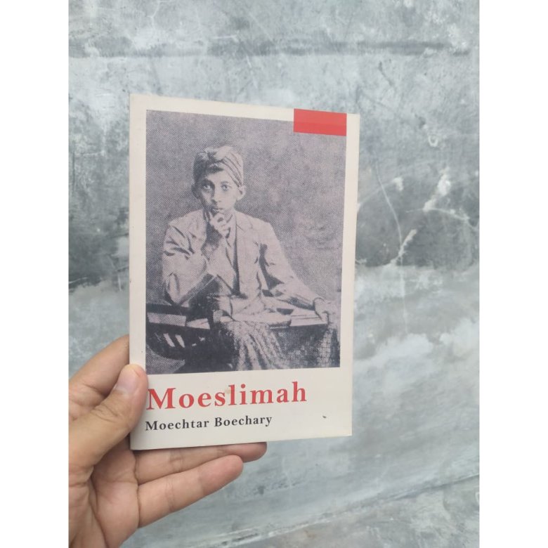 Buku  Moeslimah Penulis: Moechtar Boechary