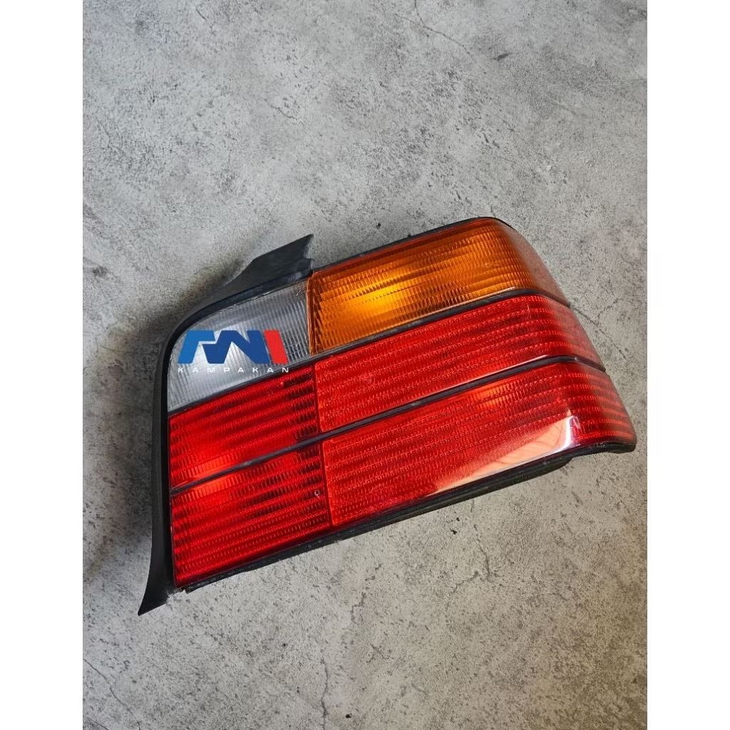 Lampu Belakang Stop Lamp Kanan BMW E36 Original