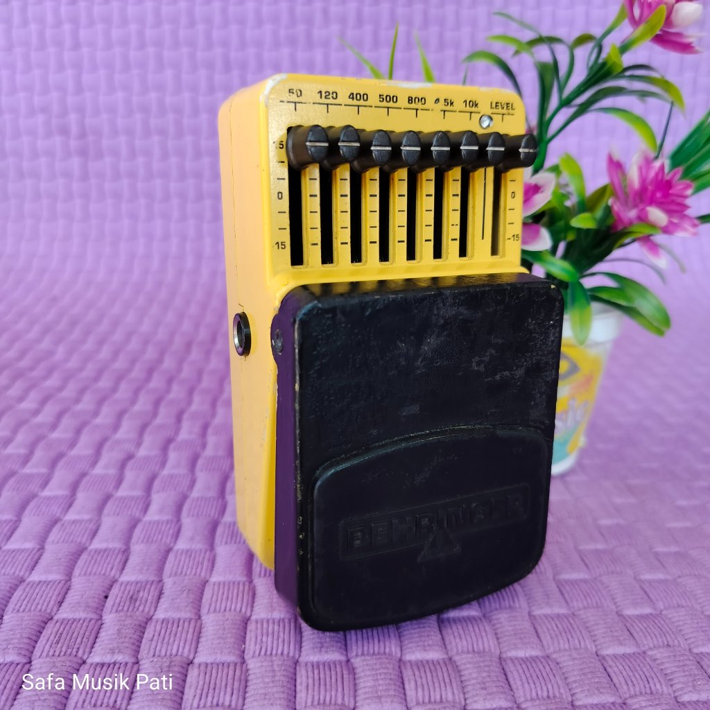 Behringer Bass Equalizer Efek Gitar Bass Second Normal, Original, No Minus, Cover Atas di Cat, Foto 
