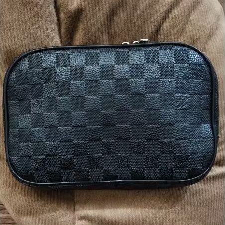 Clutch Louis Vuitton (second) ada minus
