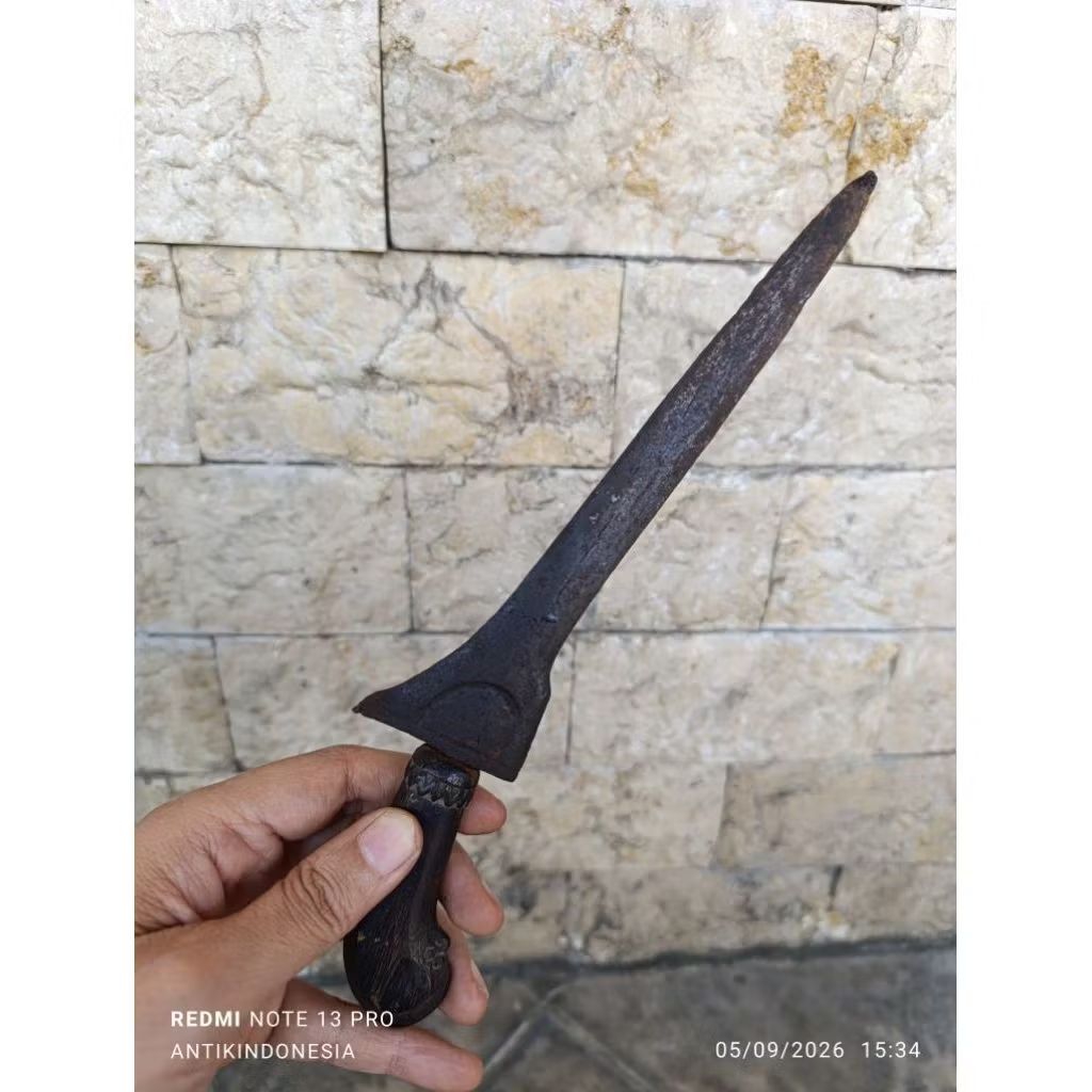 Keris Betok Sepuh Patrem