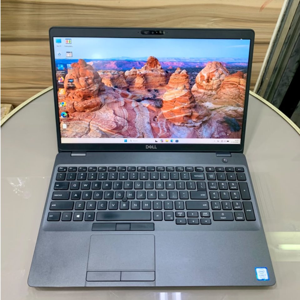 DELL LATITUDE 5501 CORE I7 GEN9 16/256 LAYAR 15.6 INCH VGA DOBEL