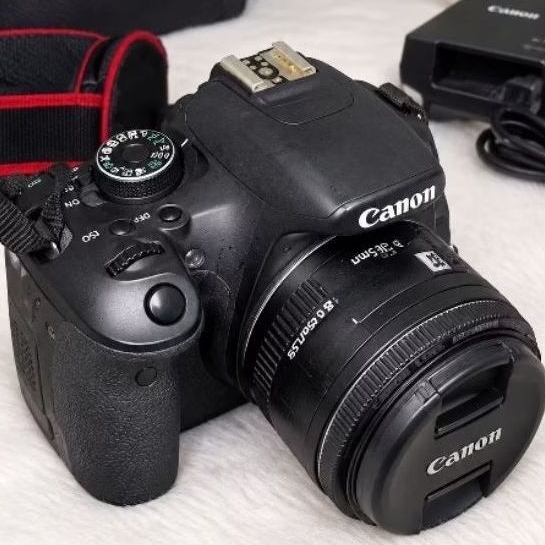 CANON Kamera DSLR 600D Paket Bokeh With Lensa Fix Canon 50mmF1.8
