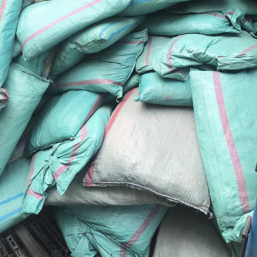 karung bekas beras bulog 50 kg ( harga buat 50 lembar)