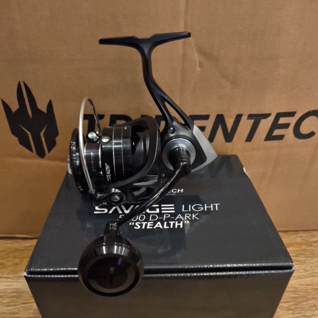 Reel Pancing Tridentech Savage Light Stealth Spinning