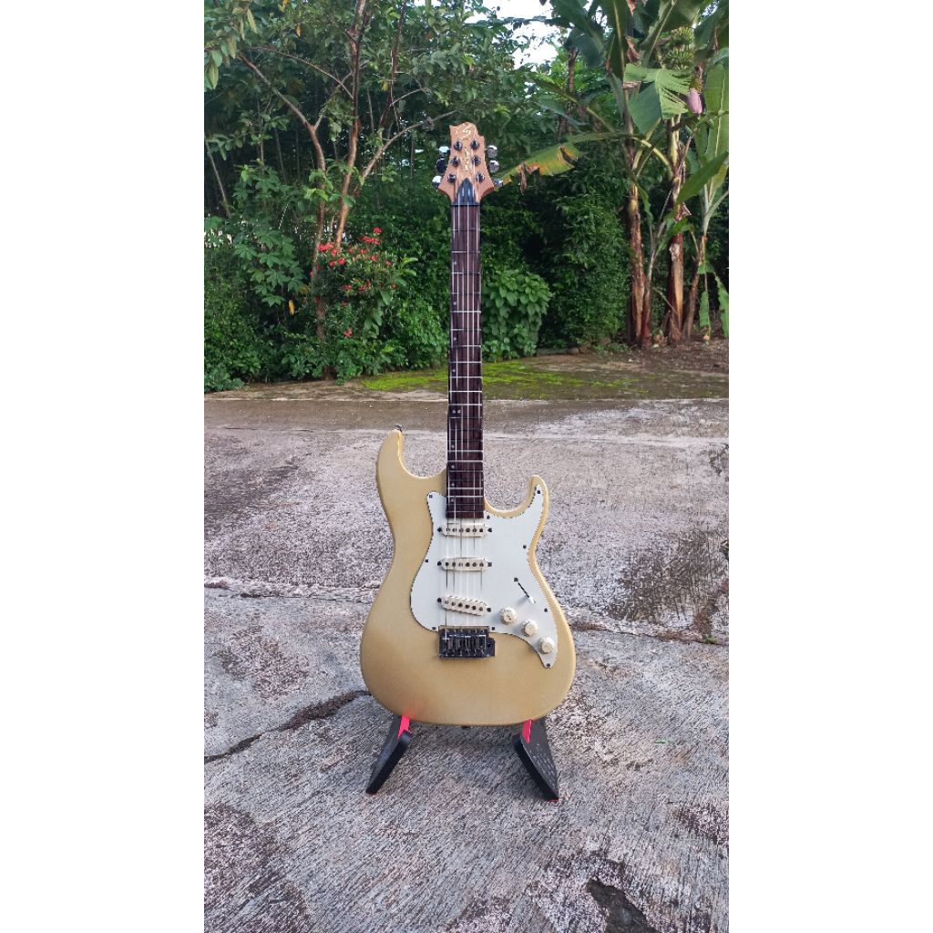 Samick Greg Bennet Malibu Stratocaster gitar elektrik gitar listrik second