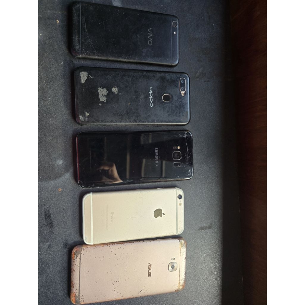 d jual 5 unit hp minus kondisi sesuai foto mesin segel
.oppo a5s mnus lcd

.Samsung s8 plus 128 d ca