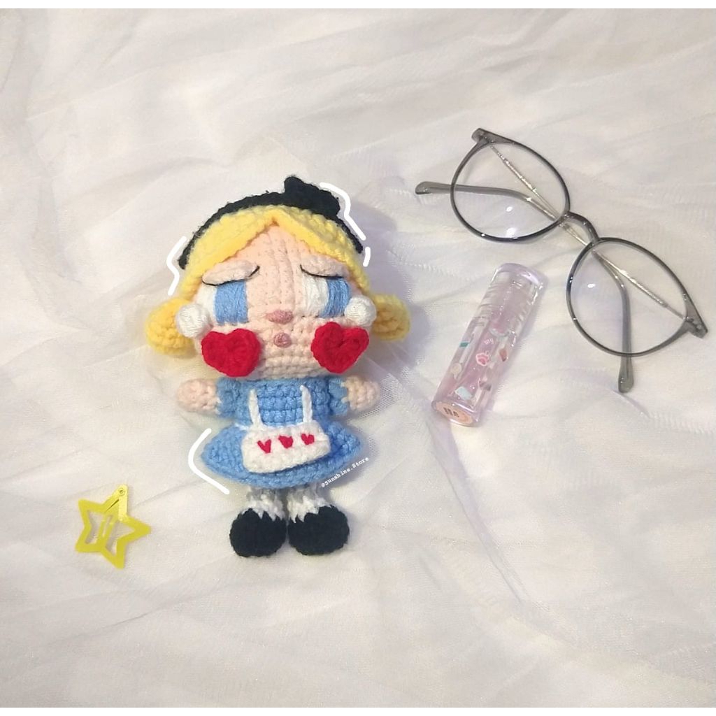 Cry Baby Alice In Wonderland Keychain/Keyring rajut