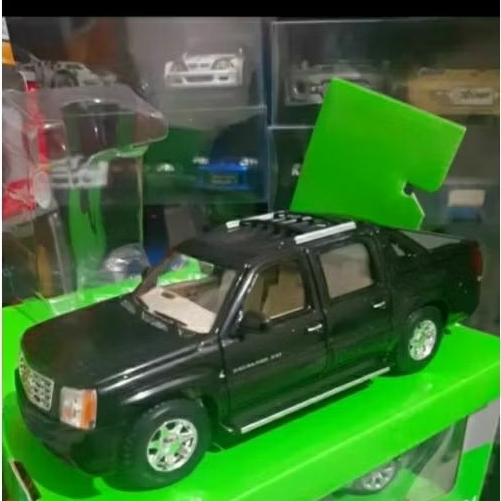 Diecast Welly Skala 1:24 Cadillac Escalade EXT 2002 Baru Bukan Bekas Komplit