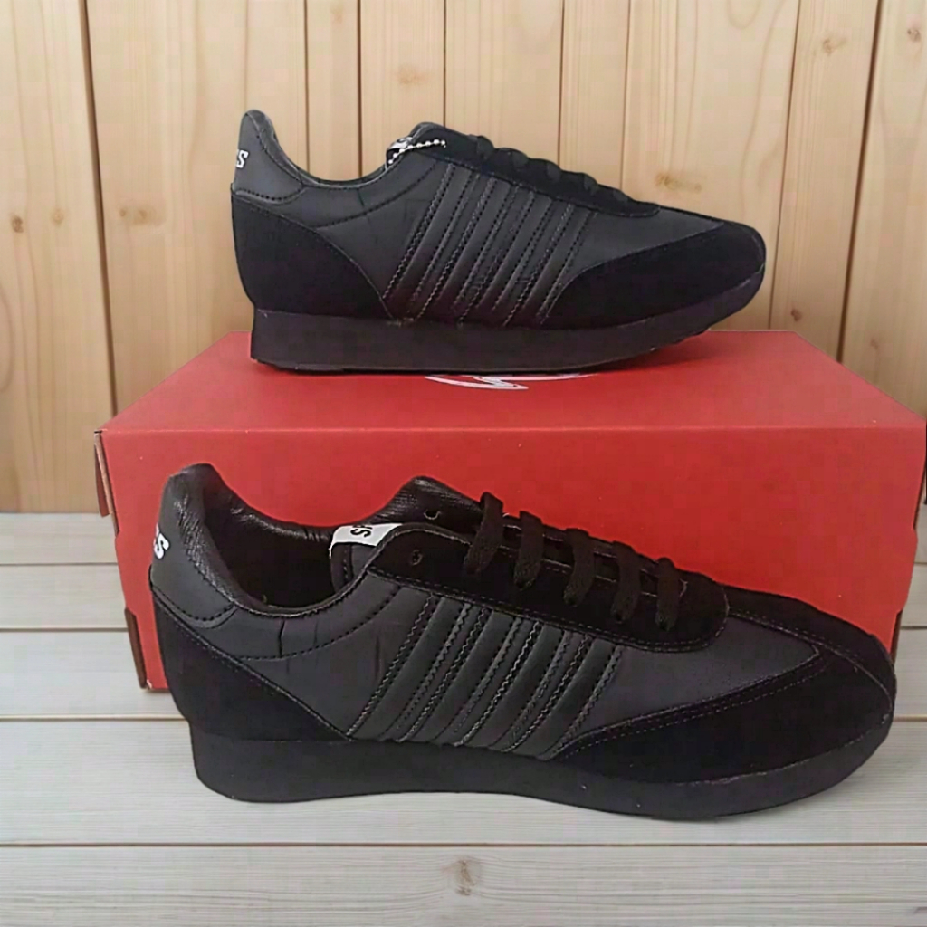 specs104 sepatu olahraga>sepatu sekolah hitam polos pria bahan kanvas anti air