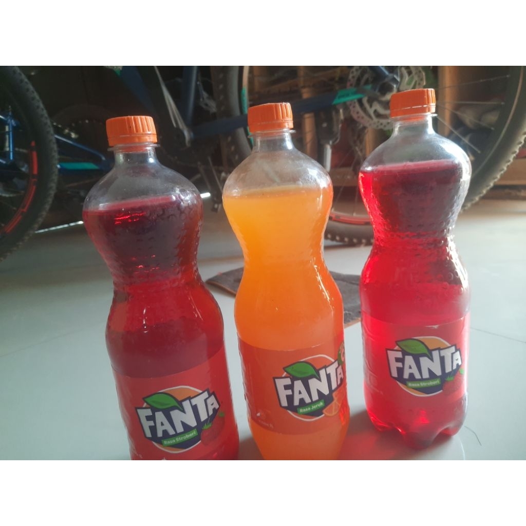 FANTA 1liter minuman fanta merah / fanta orange / fanta jeruk / fanta stroberi minuman bersoda