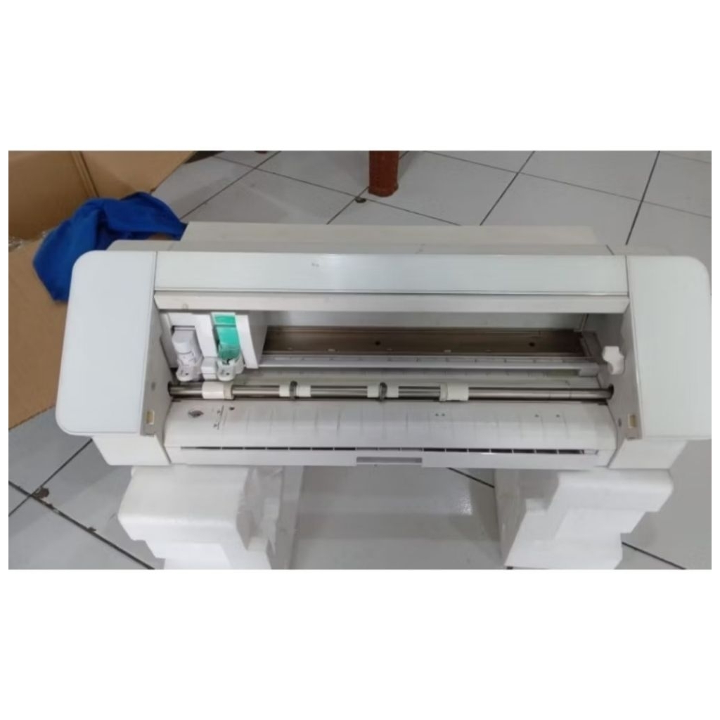 

Mesin Cutting Sticker Silhouette Cameo 4