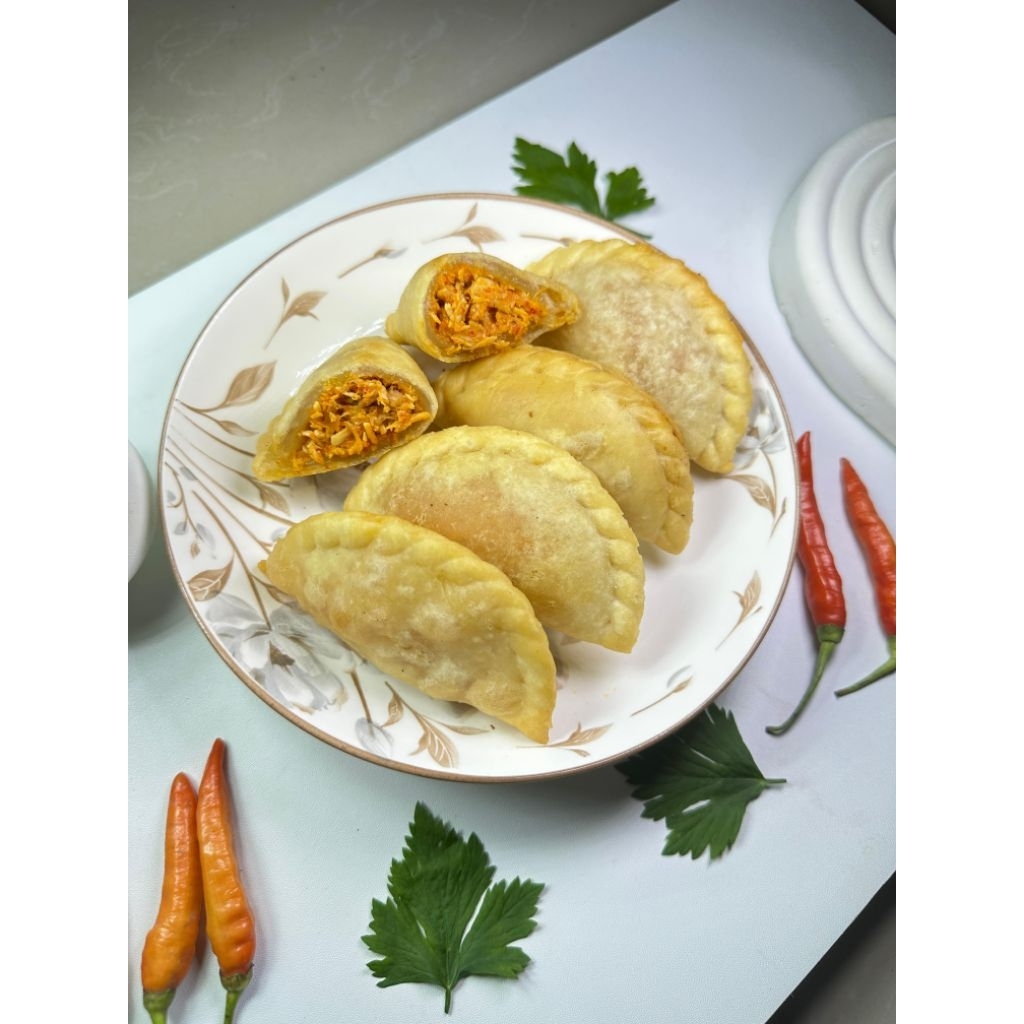 

CEMILAN CIRENG ISI AYAM SUWIR PEDAS ENAK ISI 4 PCS