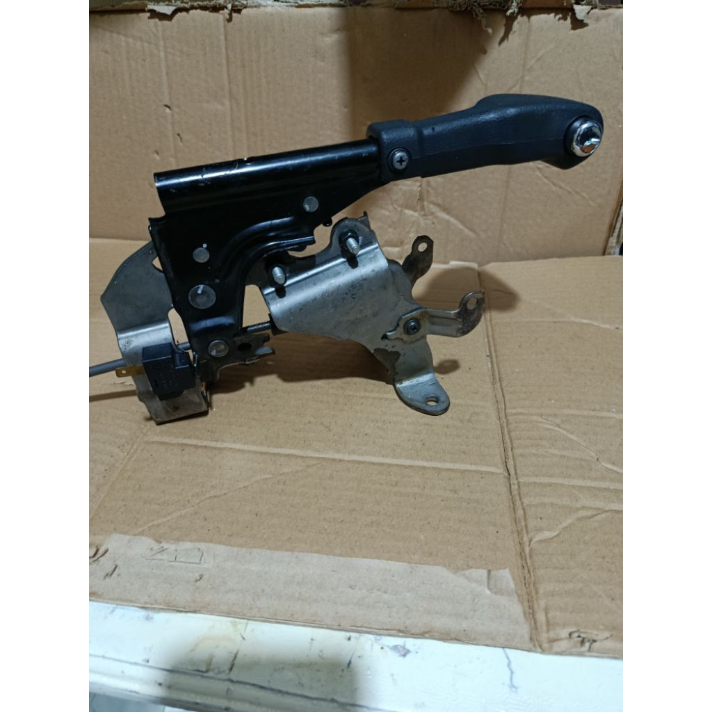 tuas rem tangan mobil calya sigra