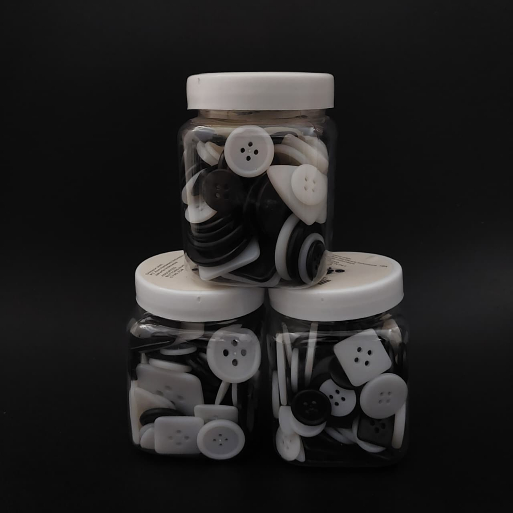 Set Kancing Baju Polos Warna Hitam Putih Campur Random Ukuran Besar Kecil Button Kancing Kemeja Cela