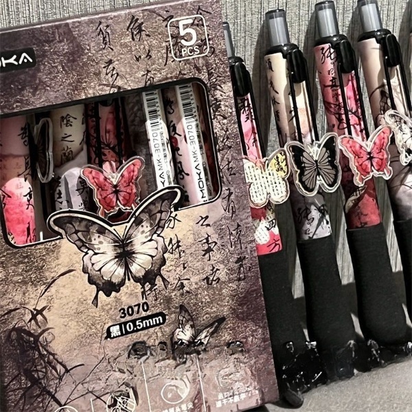 

HG95 PULPEN SILIKON MOKA ISI 5 PCS/ PEN SILIKON / PULPEN 0.5 MM MOTIF KARAKTER KUPU - KUPU COD