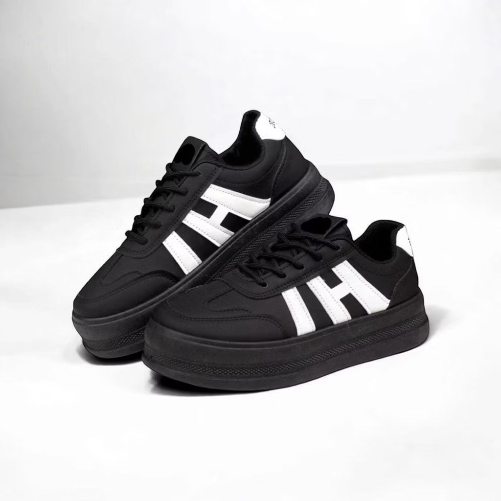 Sepatu Sneakers Wanita Trendy Sepatu Sekolah Cewek Hitam Polos Korea Style/Sepatu Sekolah Perempuan 