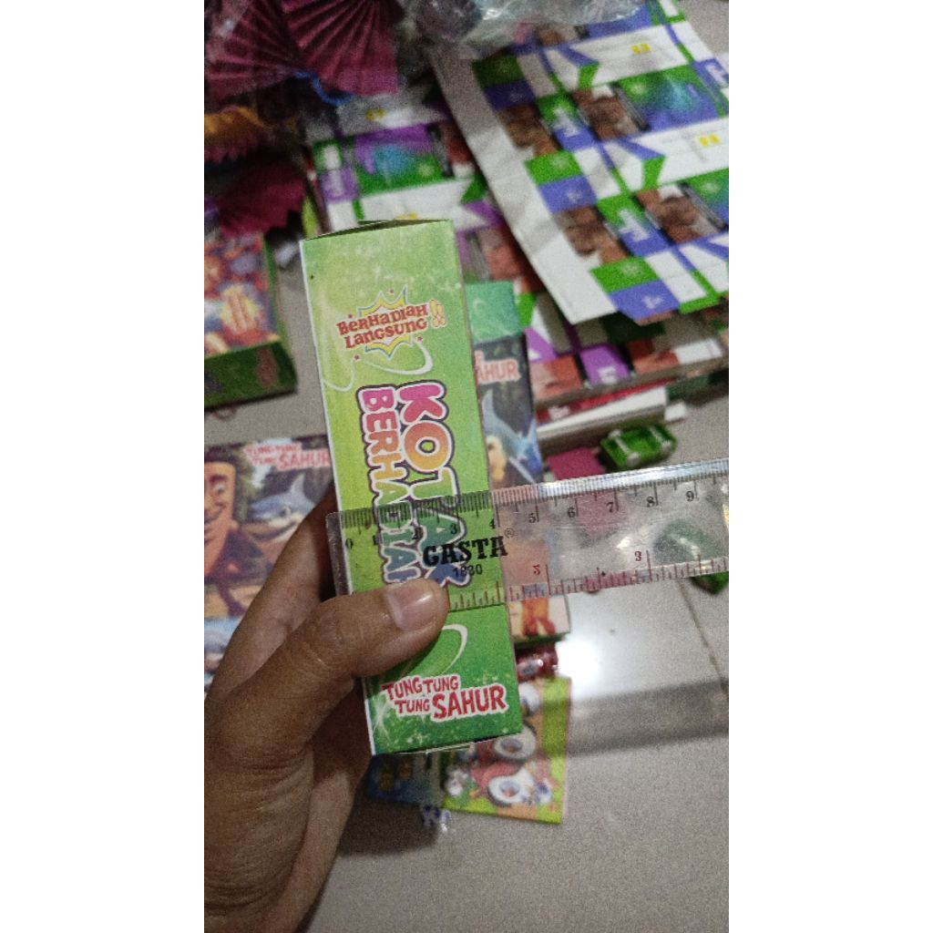 

kotak kado karakter lucu