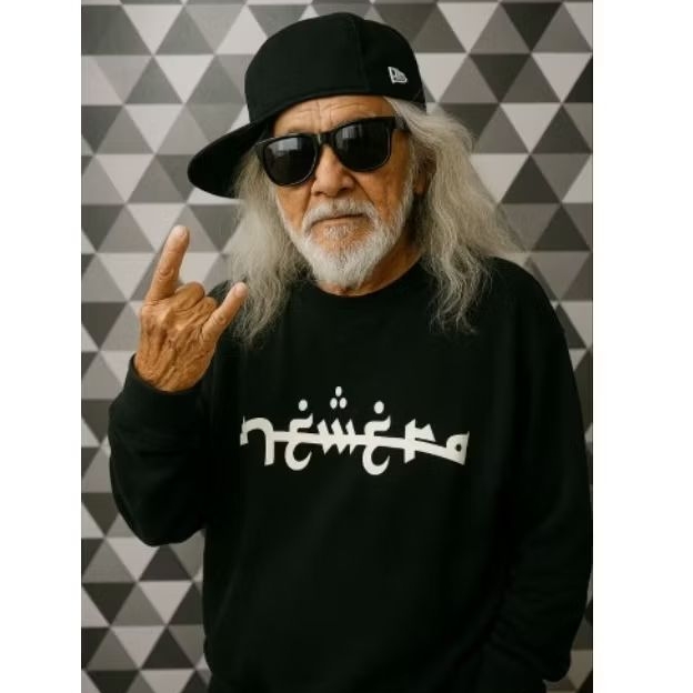 crewneck cn New Era arabic