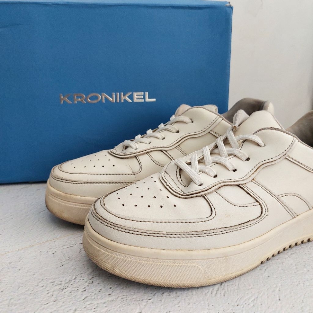 PRELOVED❤️[BACA DESKRIPSI] KRONIKEL Juun Sneakers - White Milk (Size 38) | Sepatu Sekolah Wanita Ket