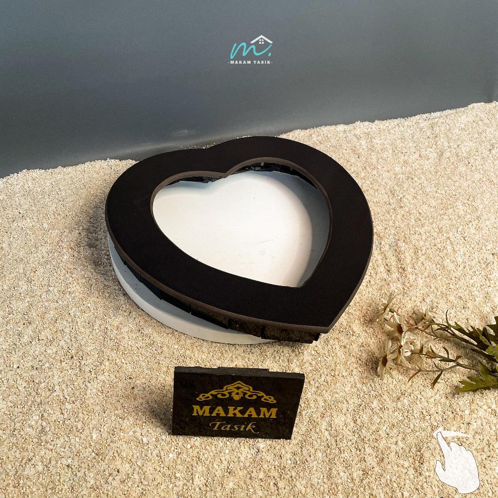 BATU NISAN MAKAM GRANIT TILE BENTUK TABUR BUNGA LOVE 40X40