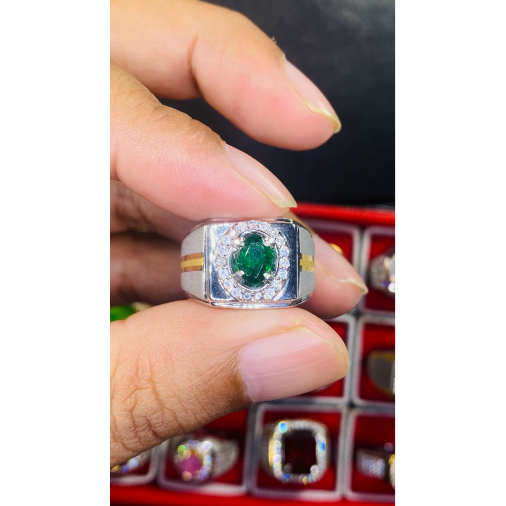 NATURAL VIVID GREEN TSAVORITE BERMEMO RING PERAK MEWAH