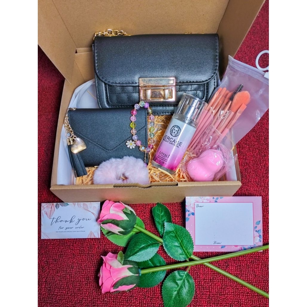 

Huriku.id Hampers Kado Ulang Tahun Cewek Gift Box Bermanfaat Hadiah Birthday Annyversary Kekinian