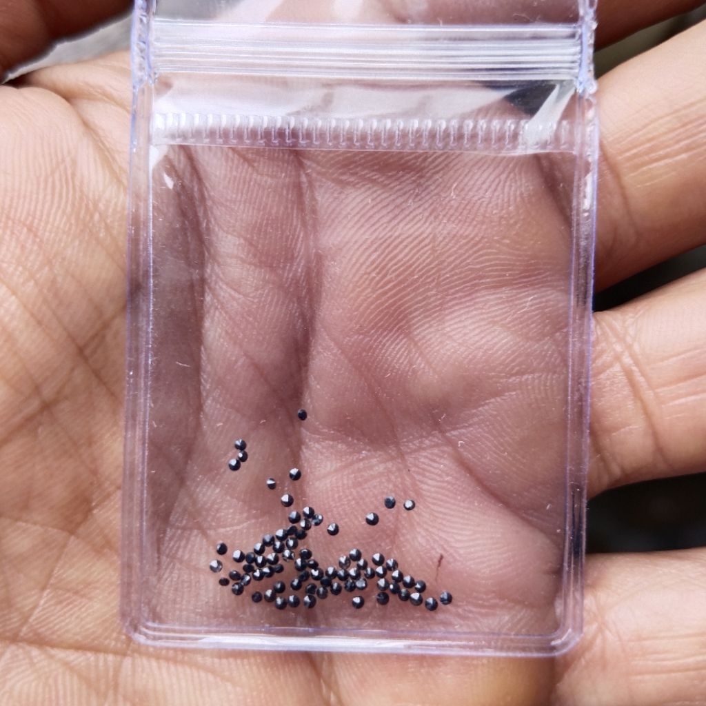 natural black diamond - berlian hitam asli gugur 100 ( 1 - 1,1 mm )