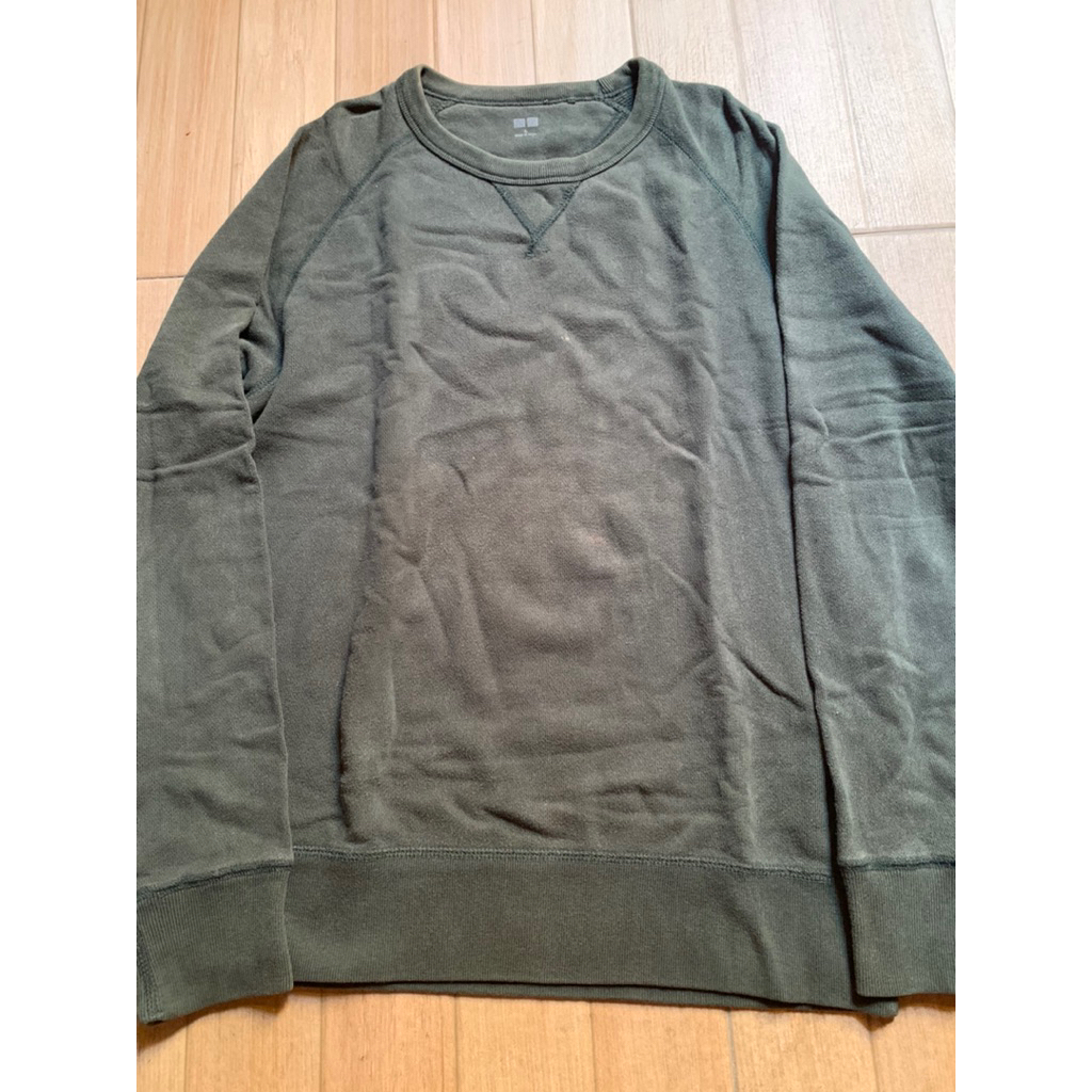 Crewneck Uniqlo hijau army