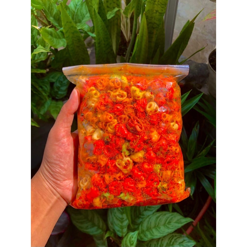 

Terlaris No.1 Seblak kering kerupuk keong kemasan 250gram rasa pedas daun jeruk