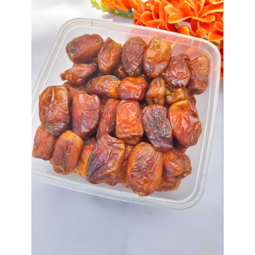 

Kurma Shohidy 1kg dan 500gr