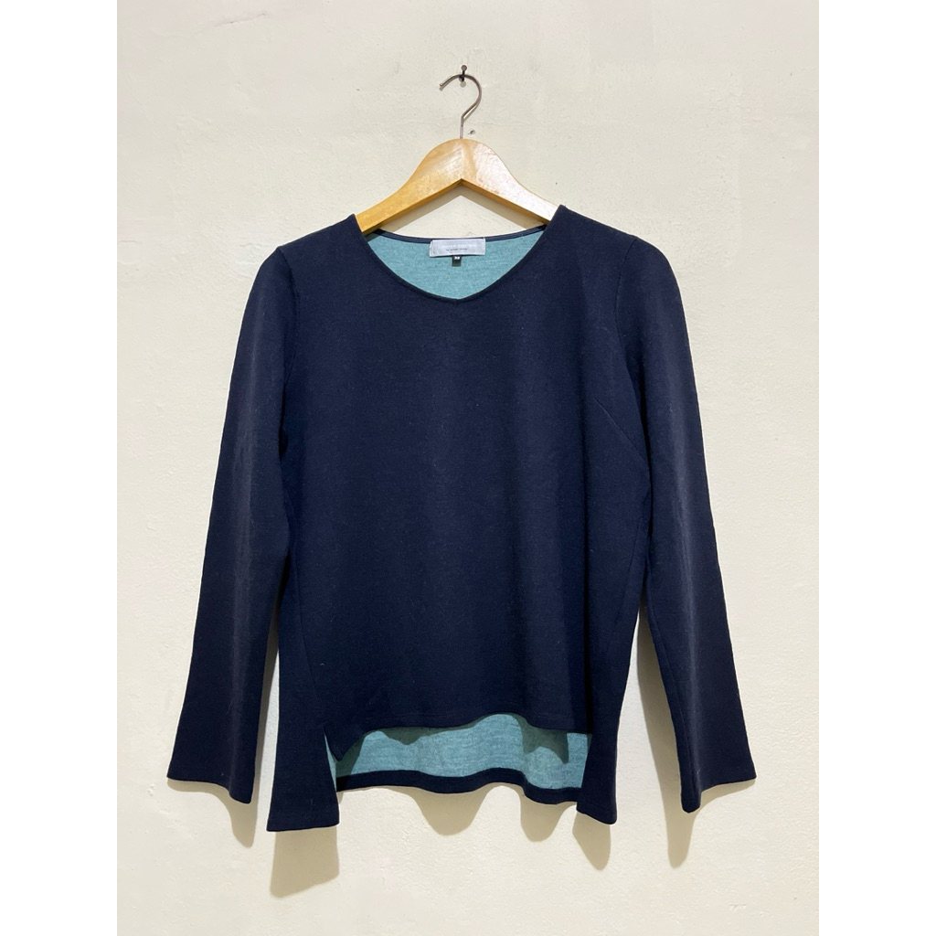 Preloved Limited Edition by Atsuro Tayama Sweater Lengan Panjang Vneck Wanita Navy