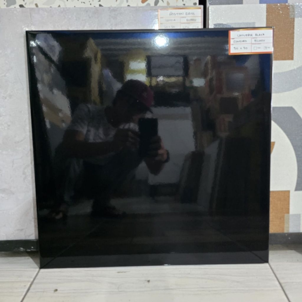 Keramik lantai 50x50.Universe Black/Concord
