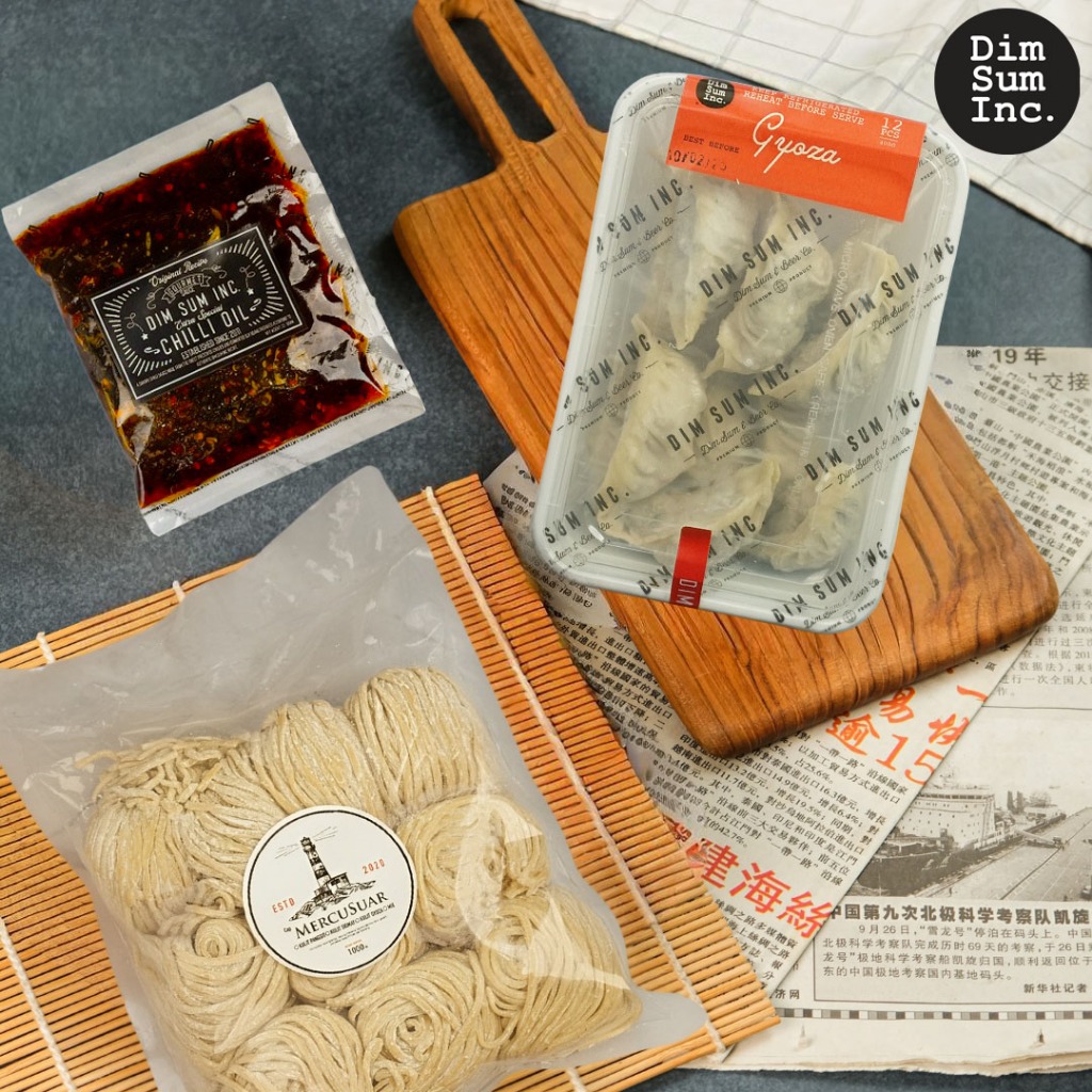 

Bakmie / Mie x Gyoza / Pangsit Ayam Udang x Chili Oil Sachet / Minyak Cabai I Paket Special Bakmie by Dimsum Inc