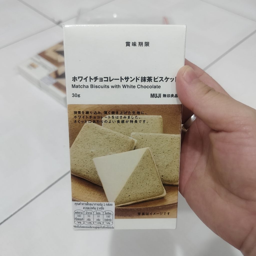 

Biskuit Muji matcha dengan White Chocolate 30gr