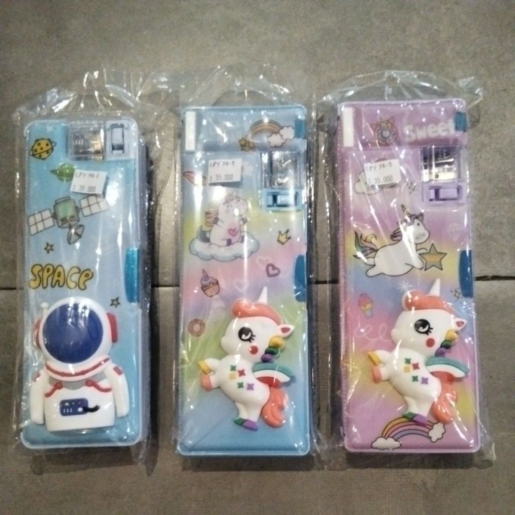 

Tempat Pensil Magnet Timbul Karakter