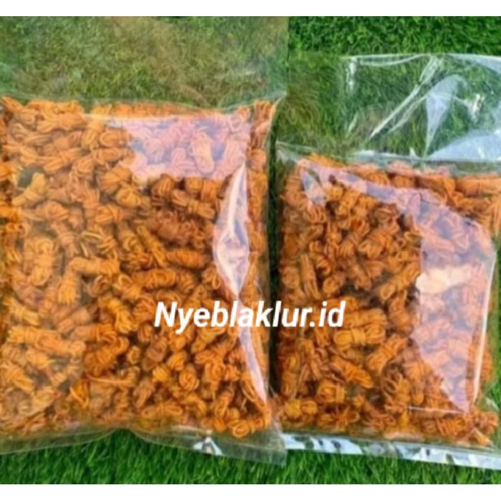 

Mie gulung mie uwel pedas daun jeruk kemasan 1kg. Seblak kering, Kerupuk pedas, Cemilan pedas.