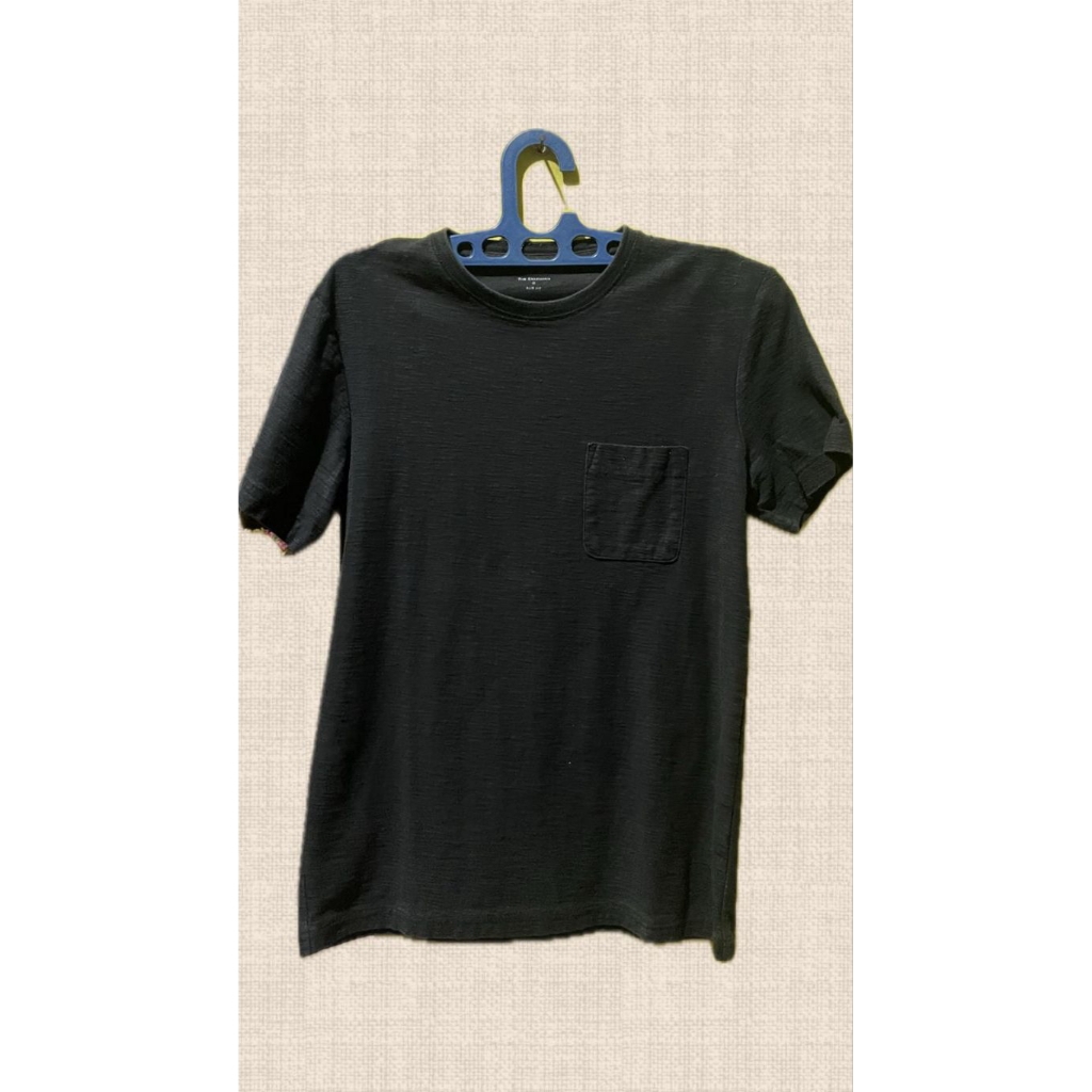 Kaos Hitam Unisex The Executive Size (S) model slim fit