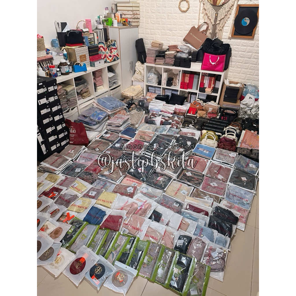 AS IS PRAYER ROBE BUTTONSCARVES