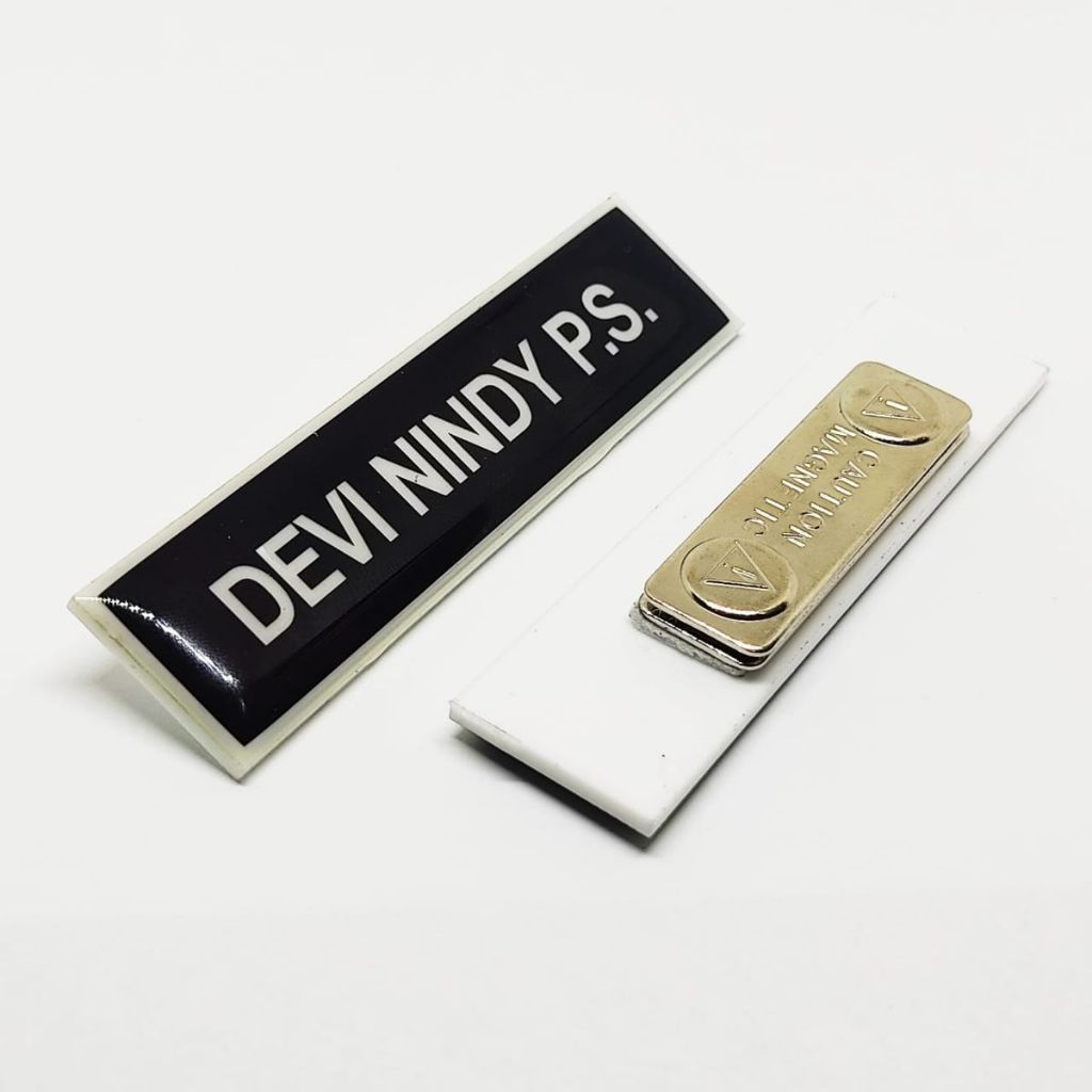 

Papan Nama Akrilik custom / Papan nama Dada Nametage Akrilik